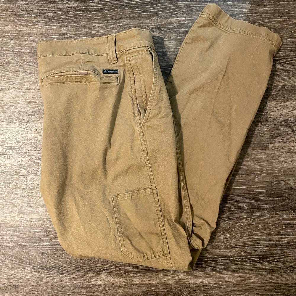 Men’s Columbia khaki pants